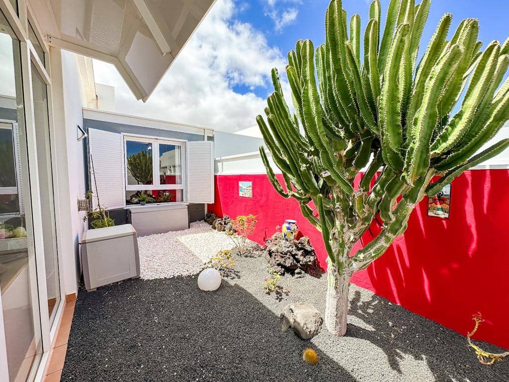 3 bedroom Villa for sale in Costa Teguise - € 530,000 (Ref: 9928979)