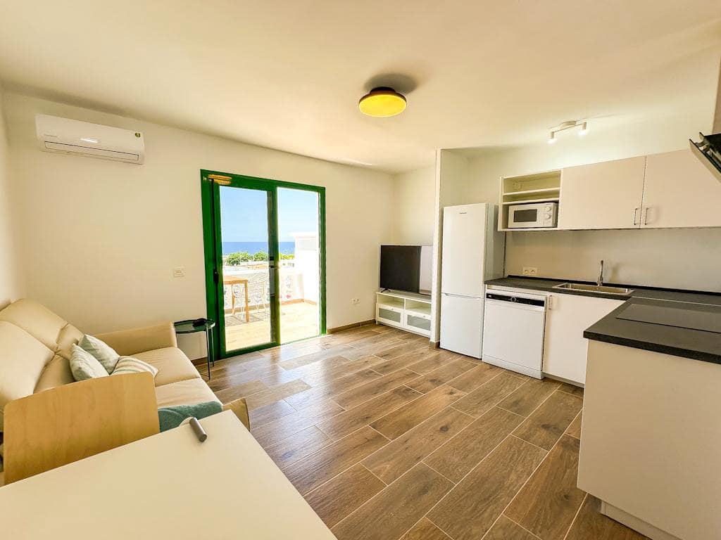 1 slaapkamer Appartement te koop in Puerto del Carmen met zwembad - € 265.000 (Ref: 9962307)