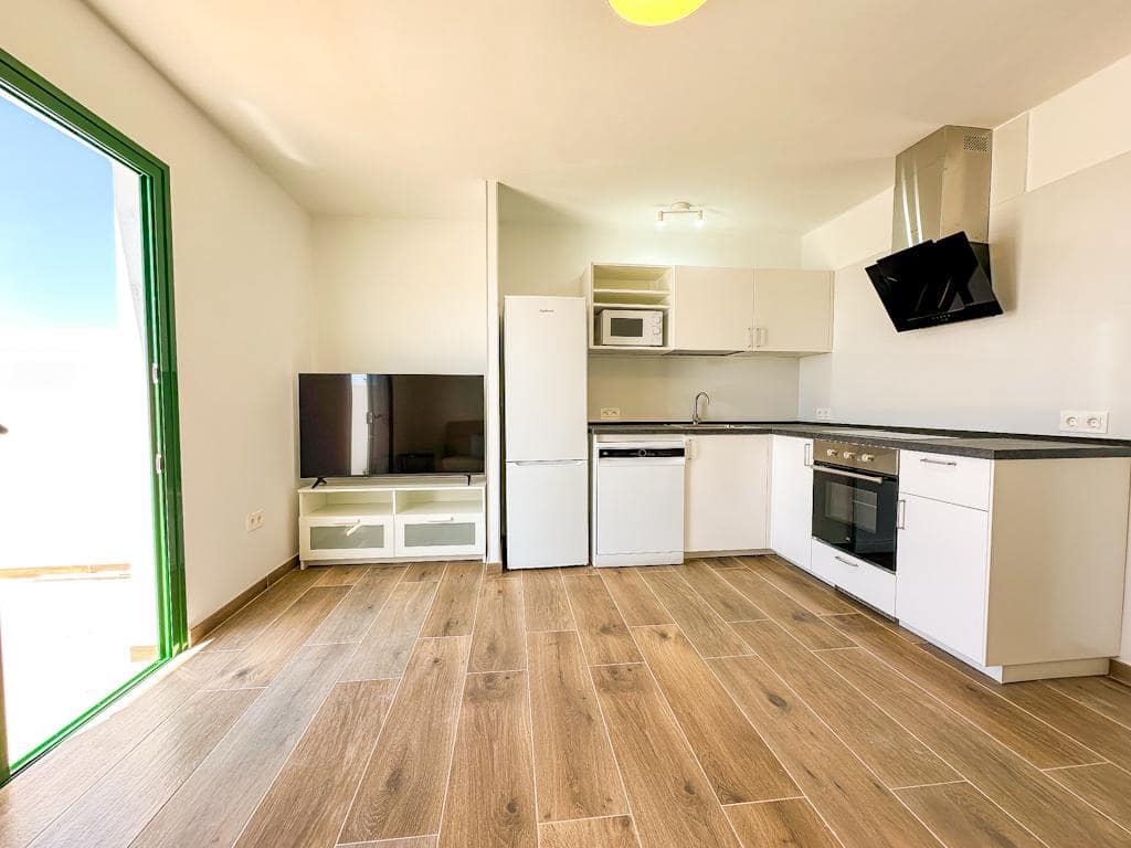1 slaapkamer Appartement te koop in Puerto del Carmen met zwembad - € 265.000 (Ref: 9962307)