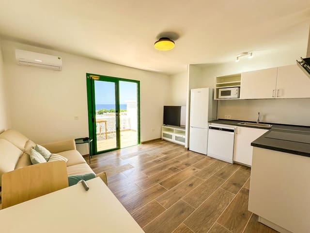 1 quarto Apartamento para venda em Puerto del Carmen, Tías com piscina - 265 000 € (Ref: 9962307)