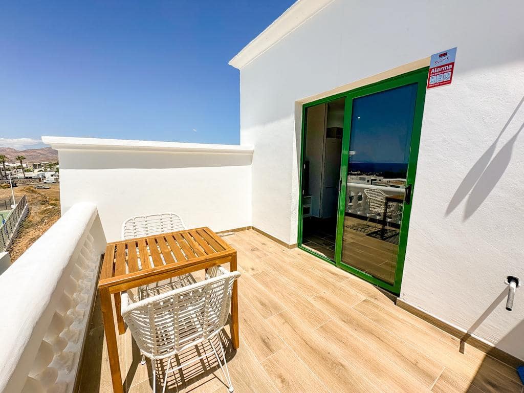 1 slaapkamer Appartement te koop in Puerto del Carmen met zwembad - € 265.000 (Ref: 9962307)