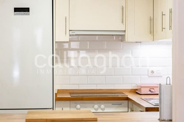Appartement de 2 chambres à louer à Ciutat Jardi, Valence ville - 1 400 € (Ref: 10027456)