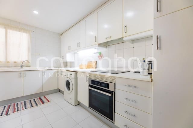 Piso de 6 habitaciones en Ciutat Vella, València ciudad en alquiler con garaje - 2.300 € (Ref: 10078272)