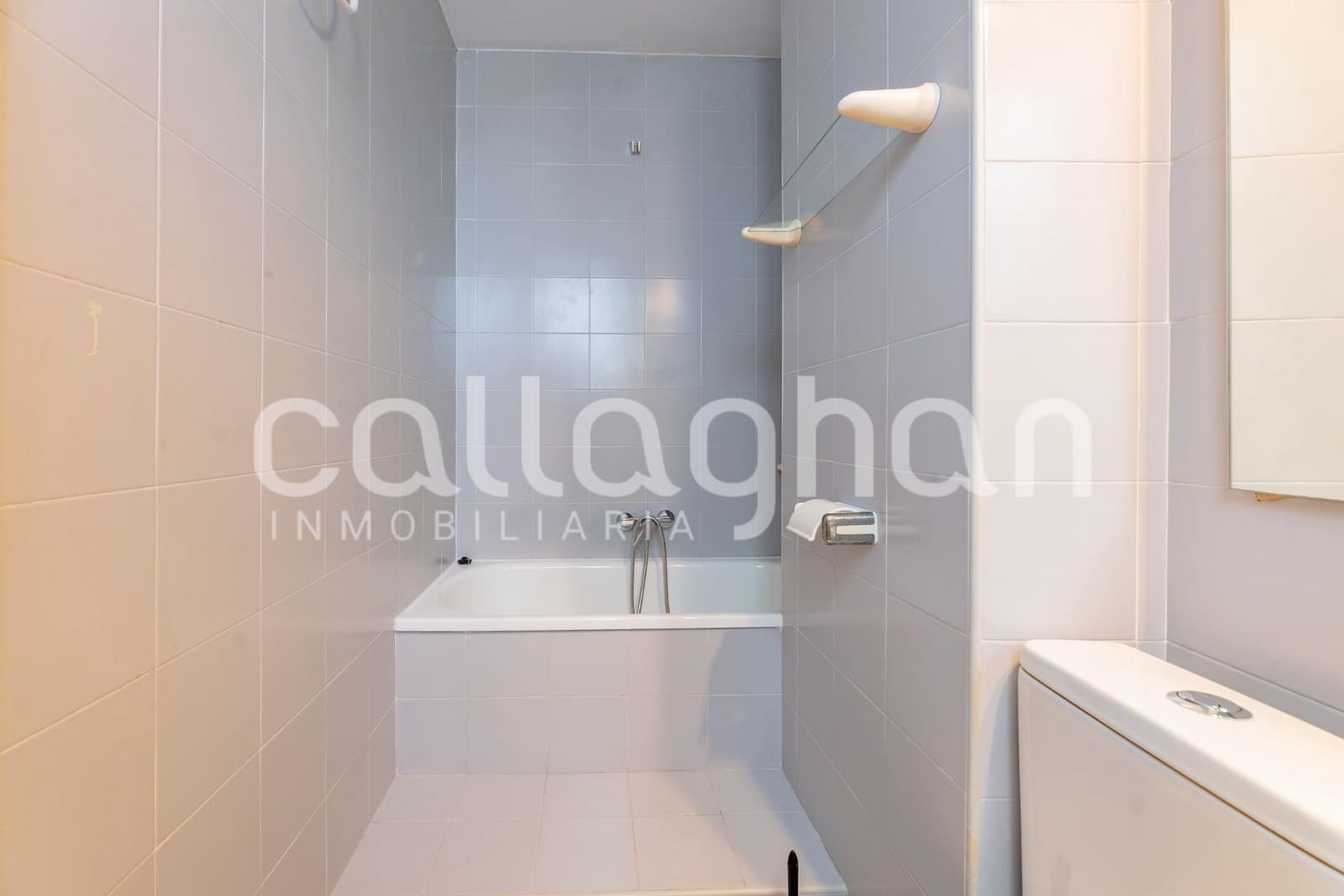 Piso de 6 habitaciones en València ciudad en alquiler con garaje - 2.300 € (Ref: 10078272)