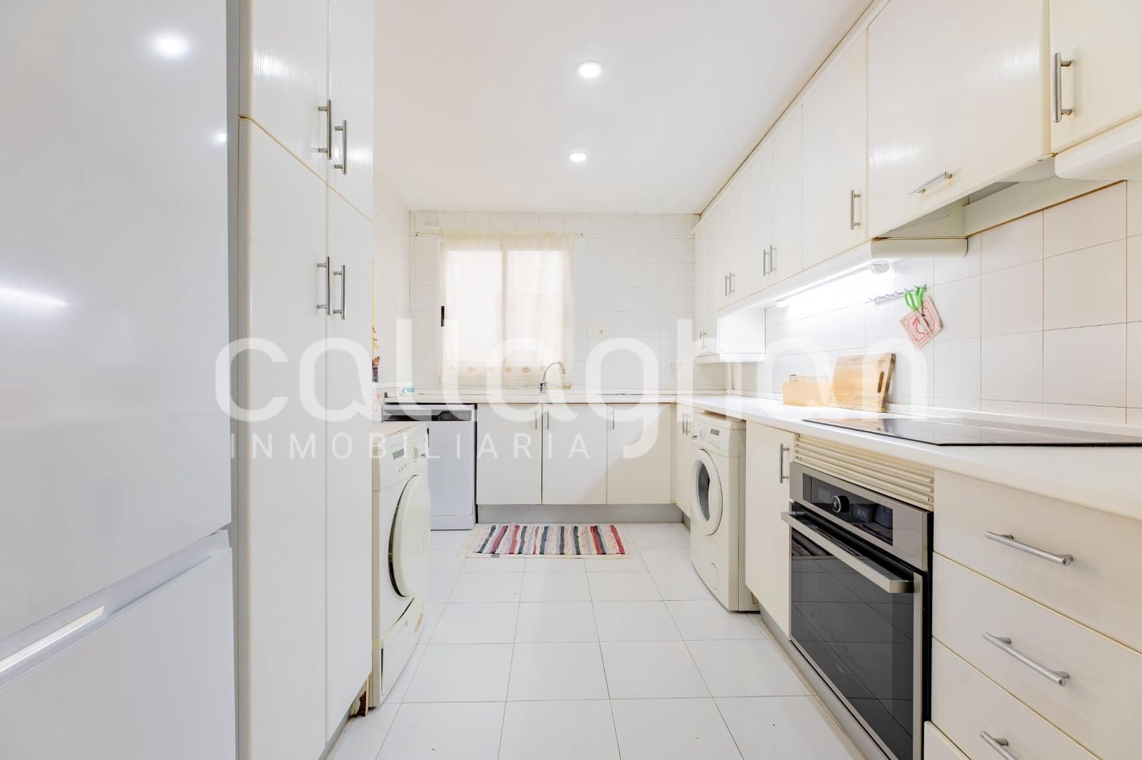 Piso de 6 habitaciones en València ciudad en alquiler con garaje - 2.300 € (Ref: 10078272)