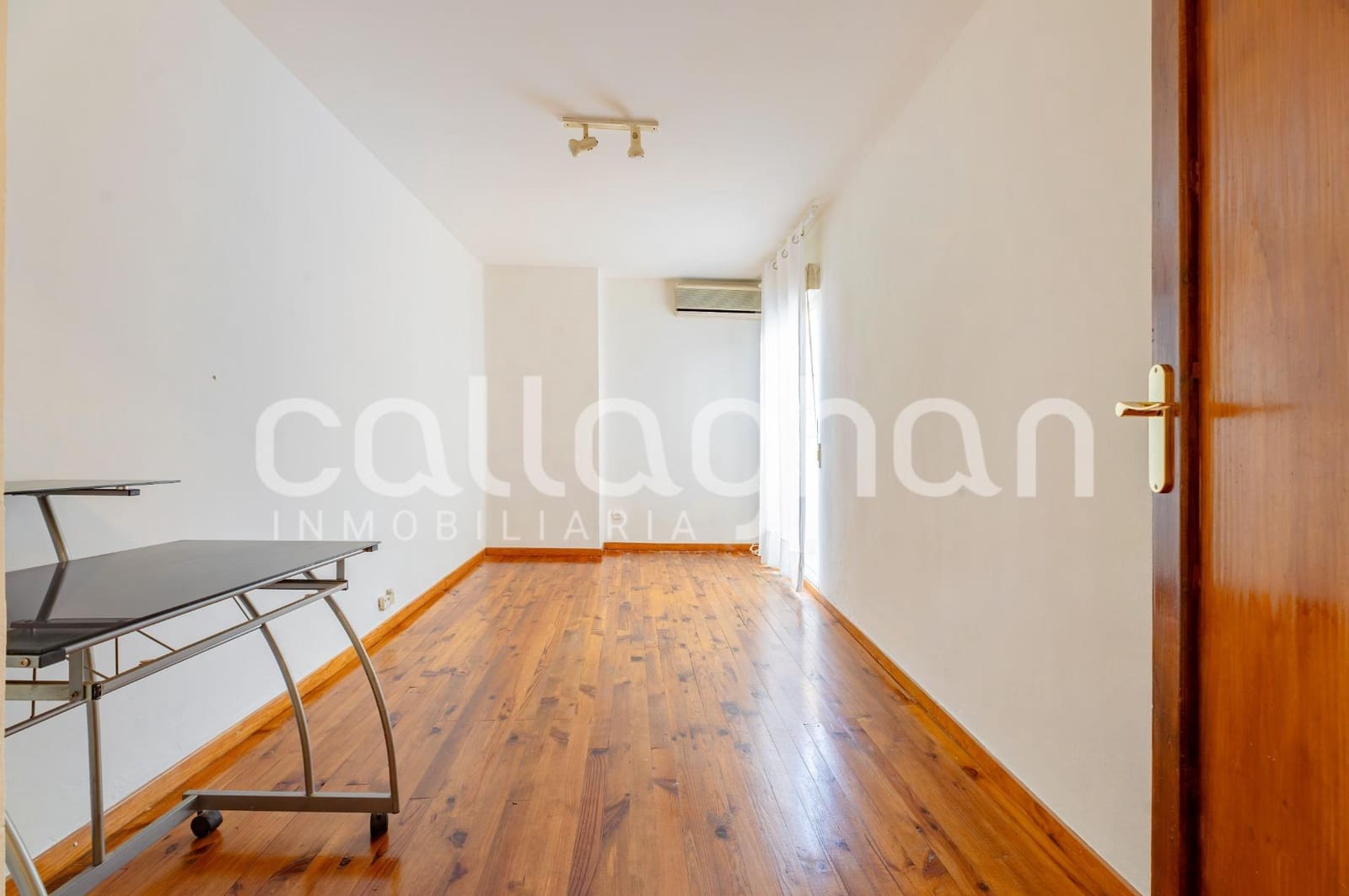 Piso de 6 habitaciones en València ciudad en alquiler con garaje - 2.300 € (Ref: 10078272)