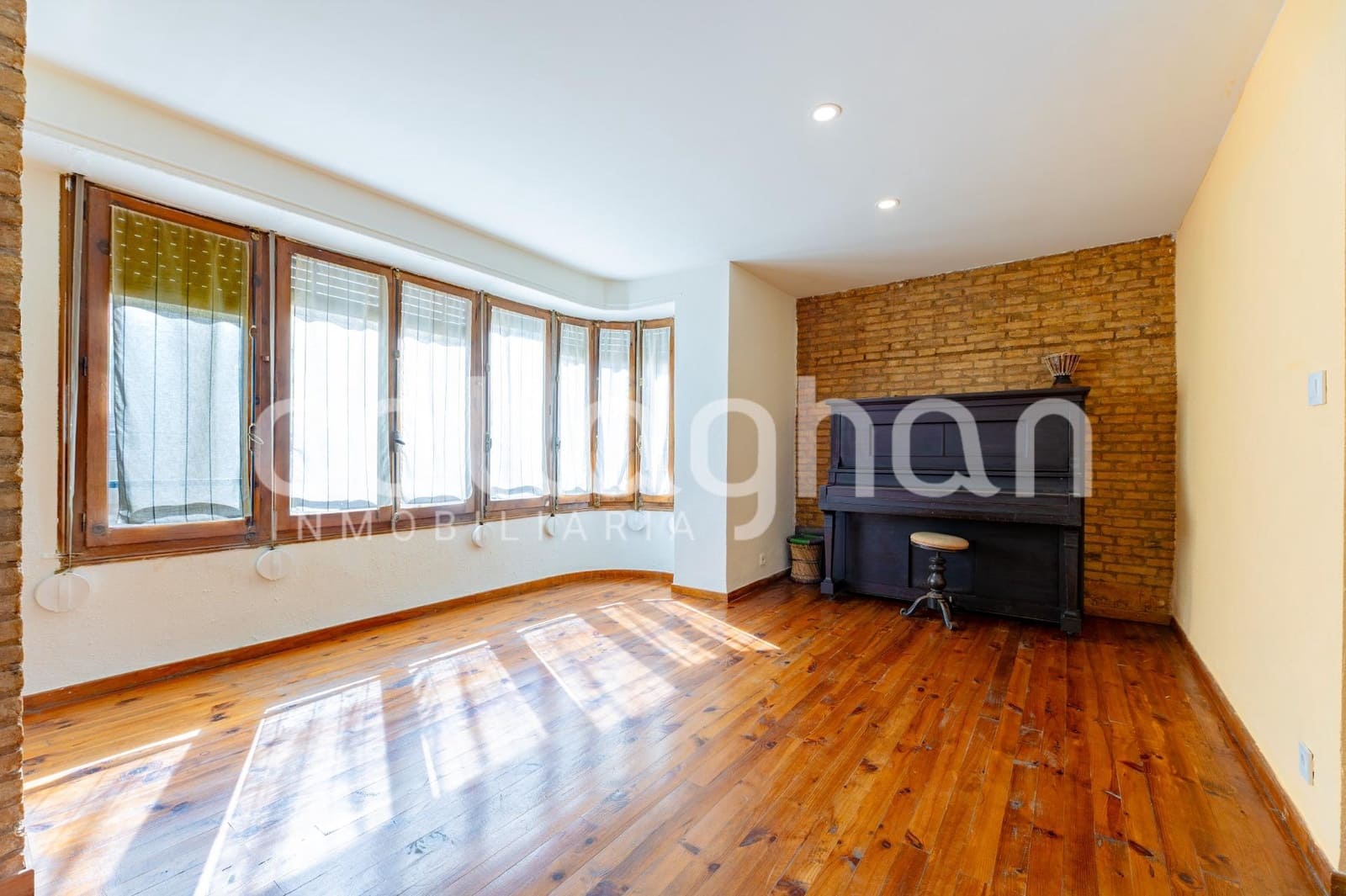 Piso de 6 habitaciones en València ciudad en alquiler con garaje - 2.300 € (Ref: 10078272)