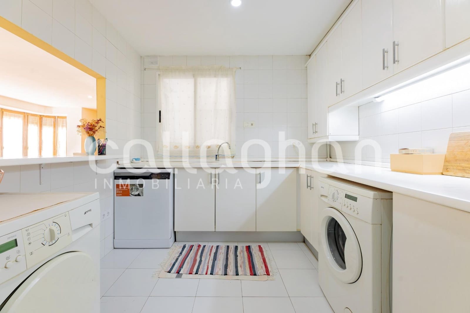 Piso de 6 habitaciones en València ciudad en alquiler con garaje - 2.300 € (Ref: 10078272)