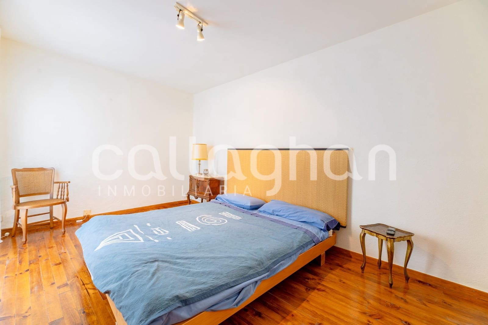 Piso de 6 habitaciones en València ciudad en alquiler con garaje - 2.300 € (Ref: 10078272)