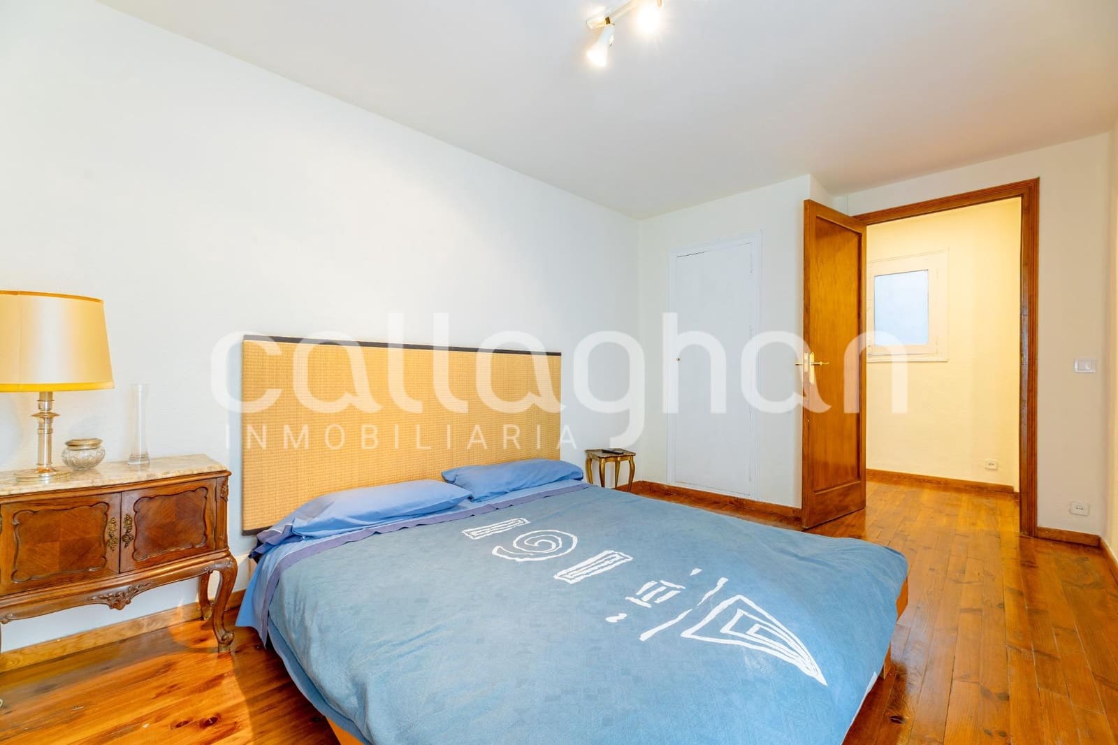 Piso de 6 habitaciones en València ciudad en alquiler con garaje - 2.300 € (Ref: 10078272)