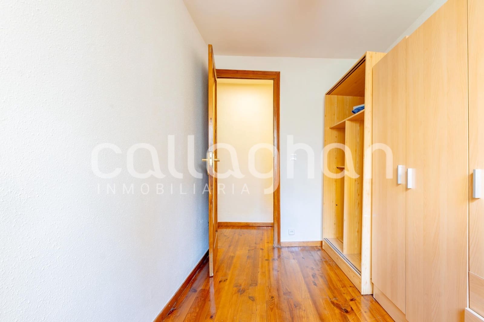 Piso de 6 habitaciones en València ciudad en alquiler con garaje - 2.300 € (Ref: 10078272)