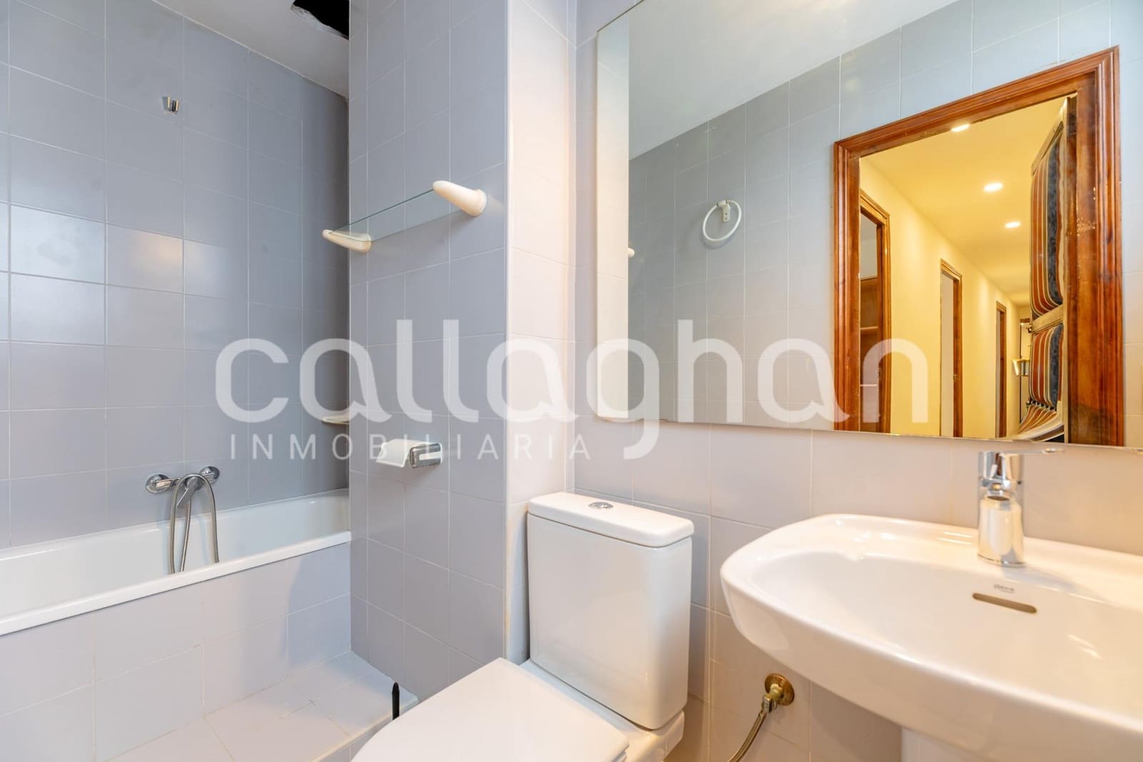 Piso de 6 habitaciones en València ciudad en alquiler con garaje - 2.300 € (Ref: 10078272)