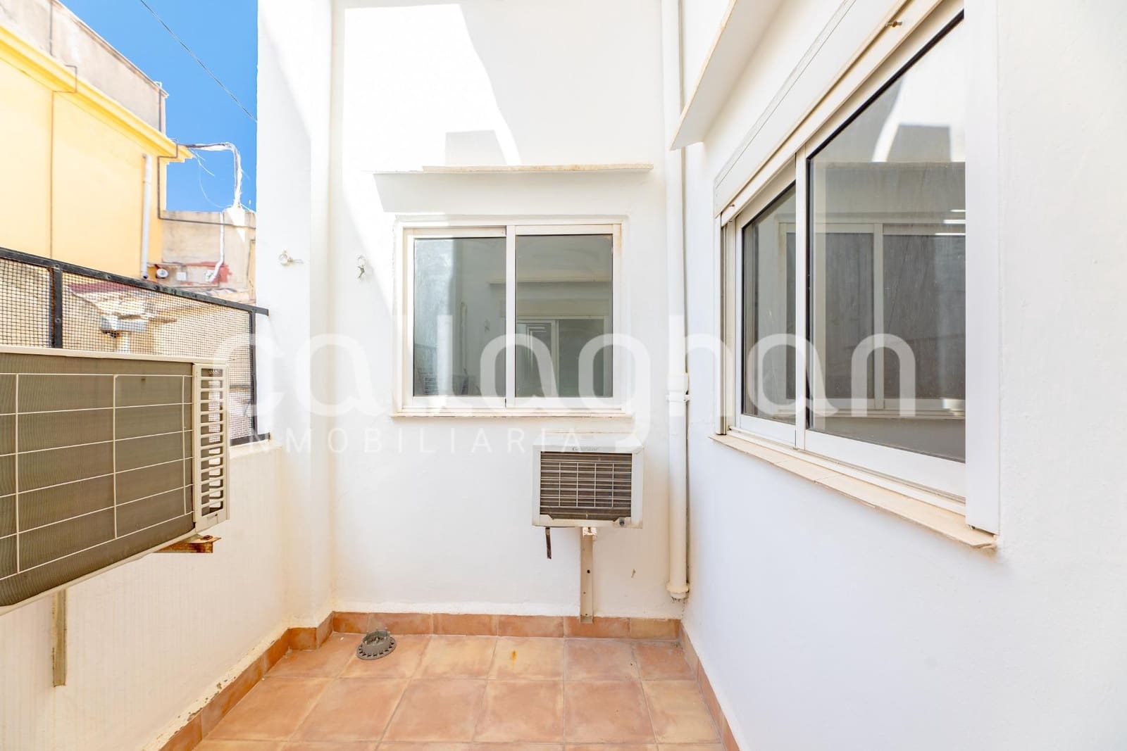 Piso de 6 habitaciones en València ciudad en alquiler con garaje - 2.300 € (Ref: 10078272)