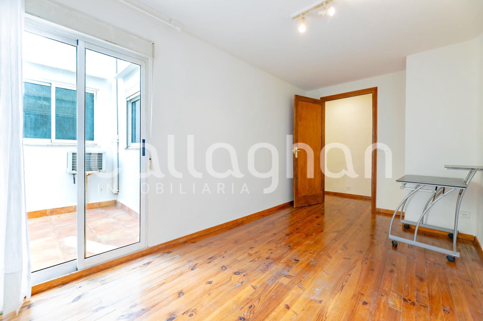 Piso de 6 habitaciones en València ciudad en alquiler con garaje - 2.300 € (Ref: 10078272)