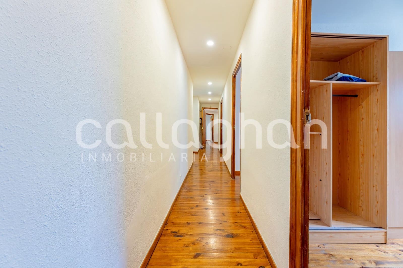 Piso de 6 habitaciones en València ciudad en alquiler con garaje - 2.300 € (Ref: 10078272)