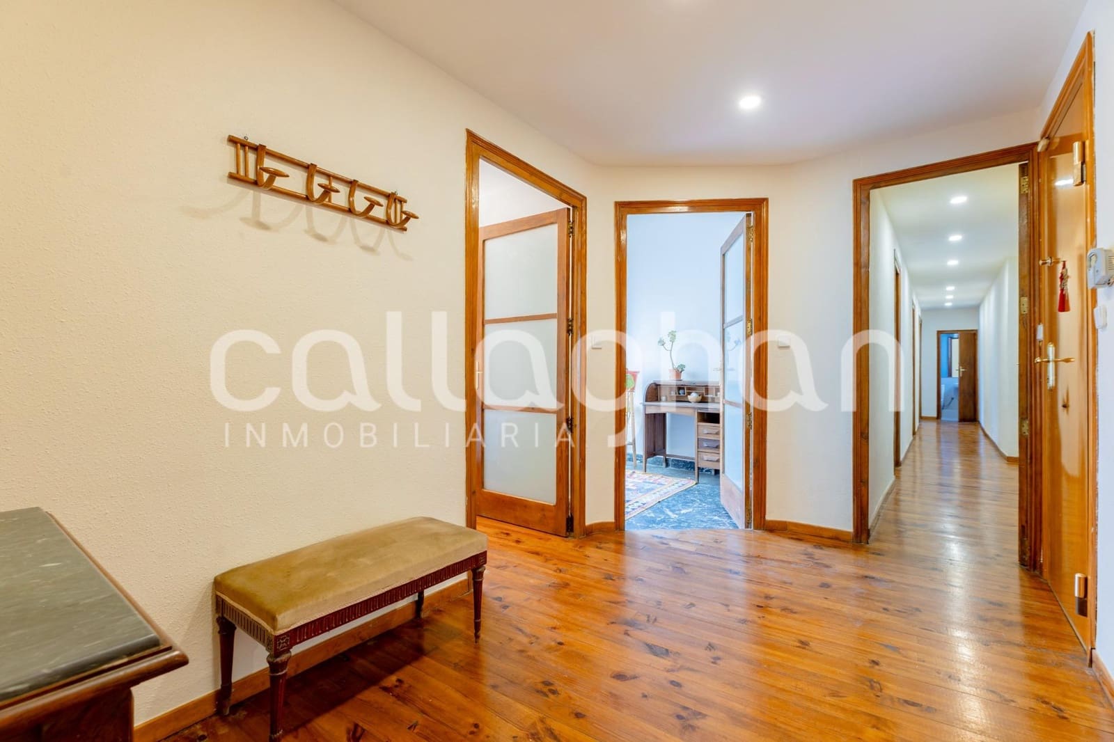Piso de 6 habitaciones en València ciudad en alquiler con garaje - 2.300 € (Ref: 10078272)