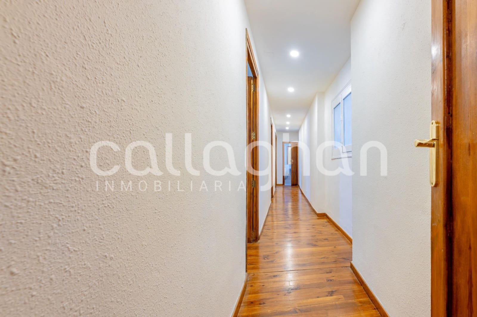 Piso de 6 habitaciones en València ciudad en alquiler con garaje - 2.300 € (Ref: 10078272)