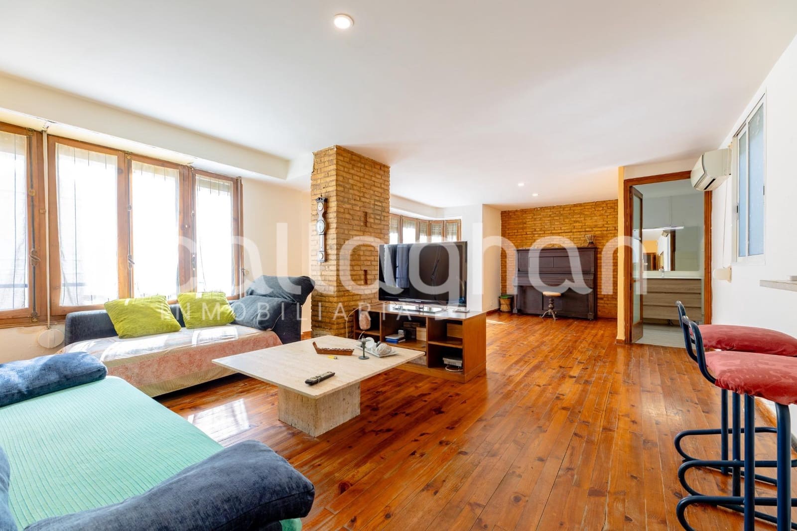 Piso de 6 habitaciones en València ciudad en alquiler con garaje - 2.300 € (Ref: 10078272)