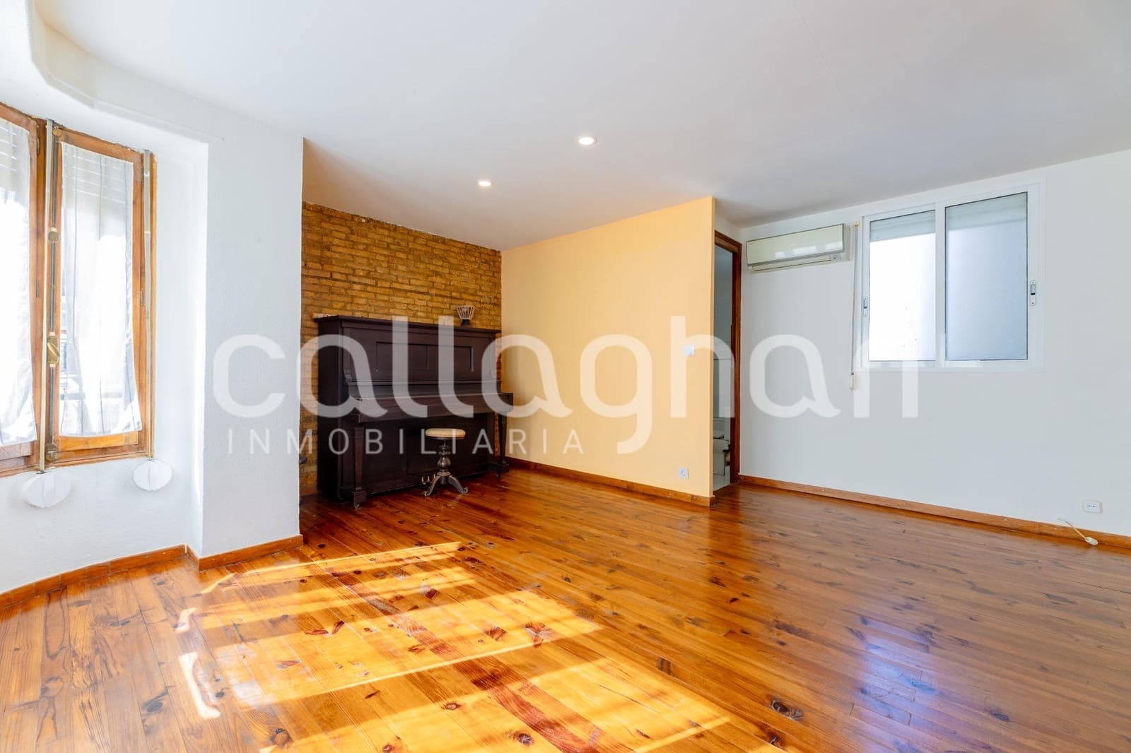 Piso de 6 habitaciones en València ciudad en alquiler con garaje - 2.300 € (Ref: 10078272)