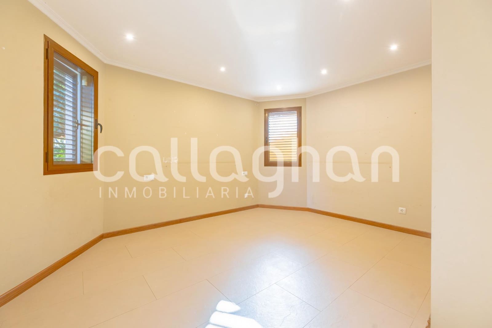 7 bedroom Villa for sale in Betera with pool garage - € 950,000 (Ref: 10129373)