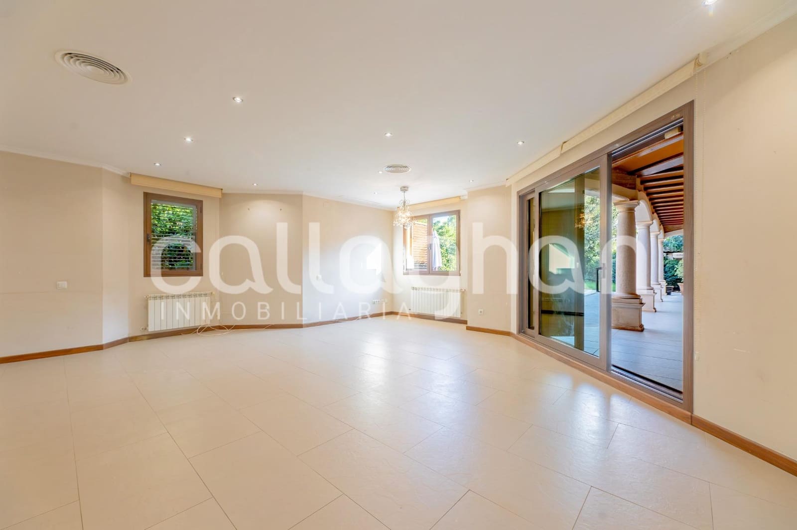 7 bedroom Villa for sale in Betera with pool garage - € 950,000 (Ref: 10129373)