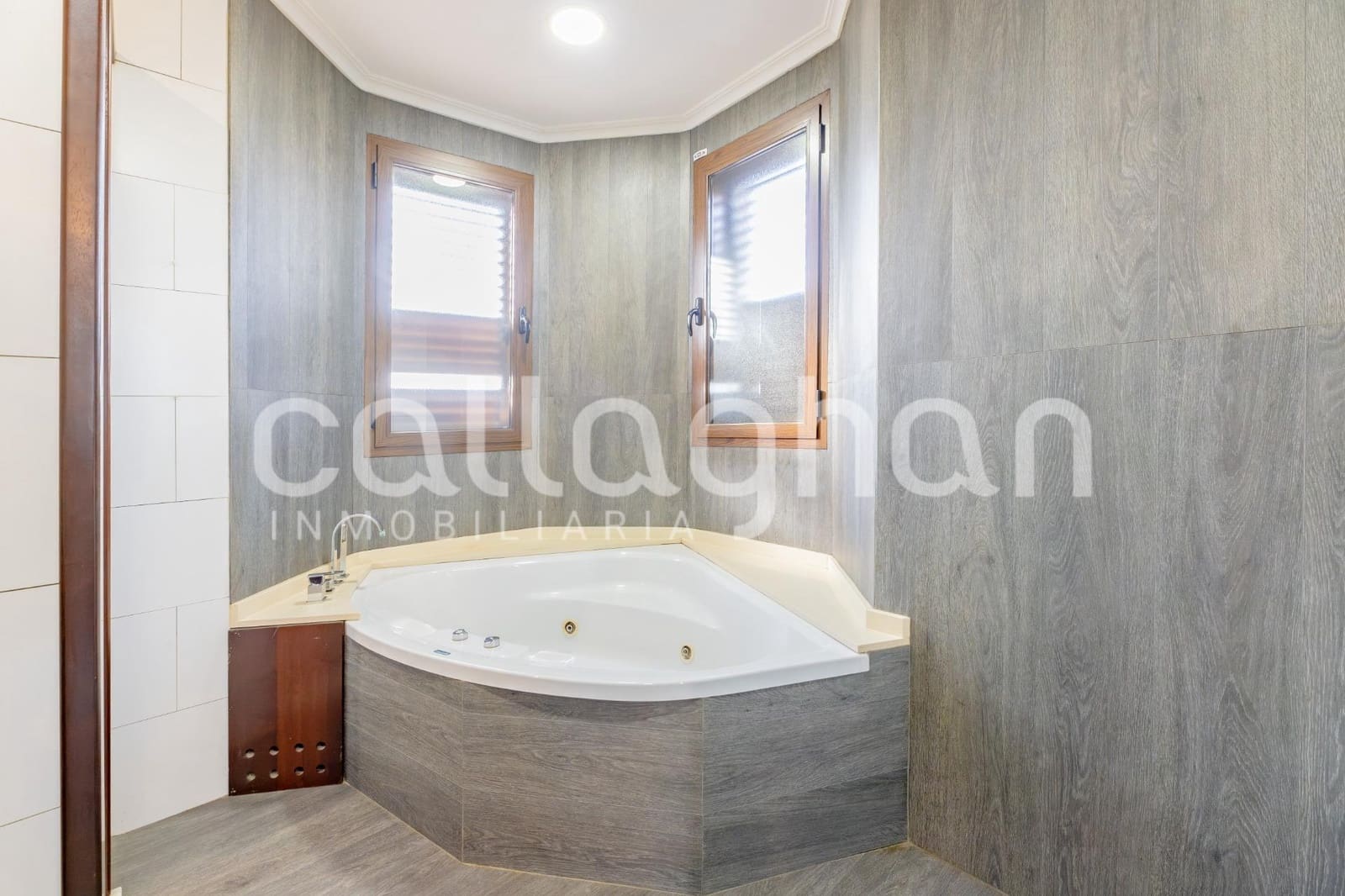 7 bedroom Villa for sale in Betera with pool garage - € 950,000 (Ref: 10129373)