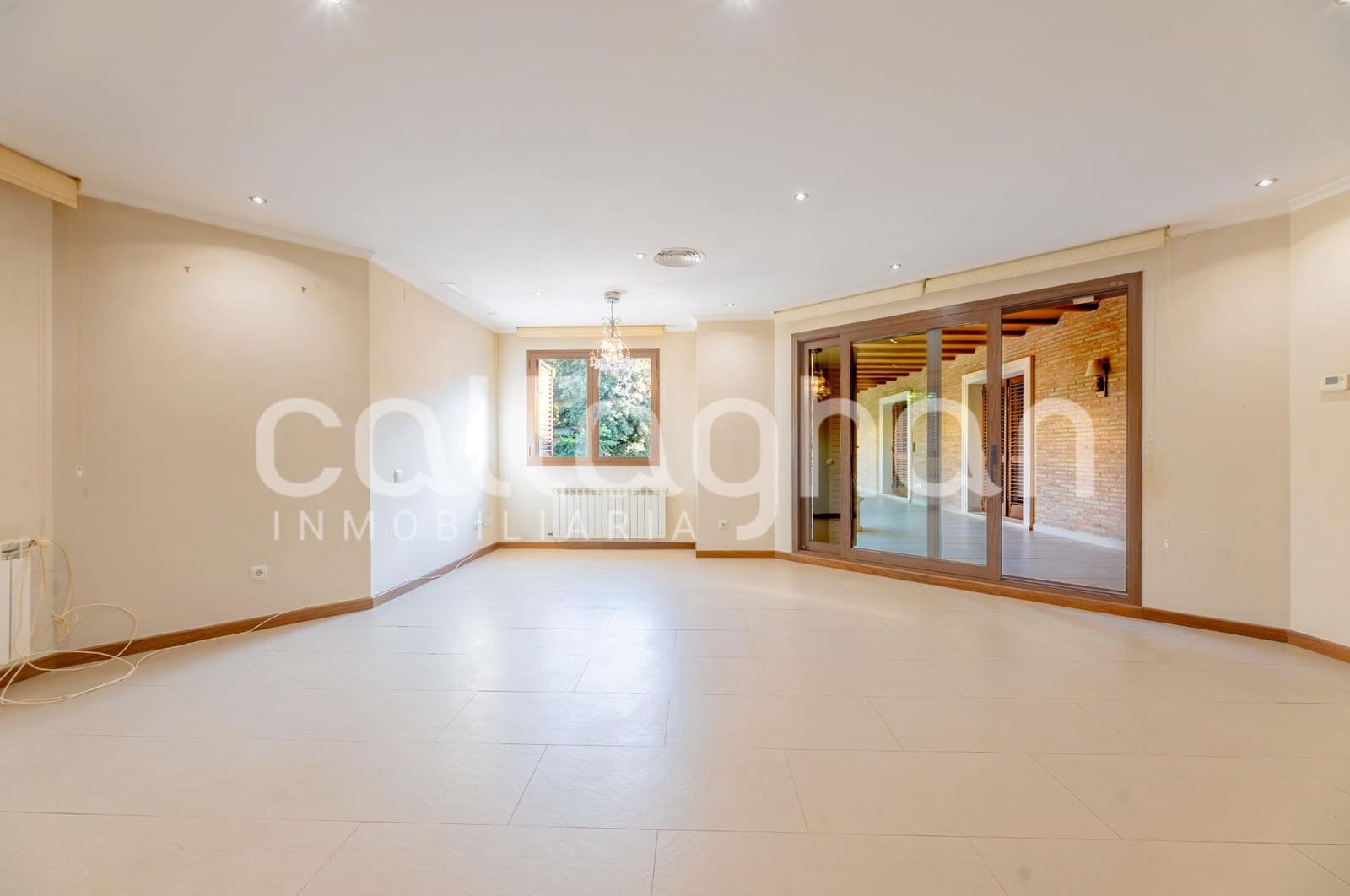 7 bedroom Villa for sale in Betera with pool garage - € 950,000 (Ref: 10129373)
