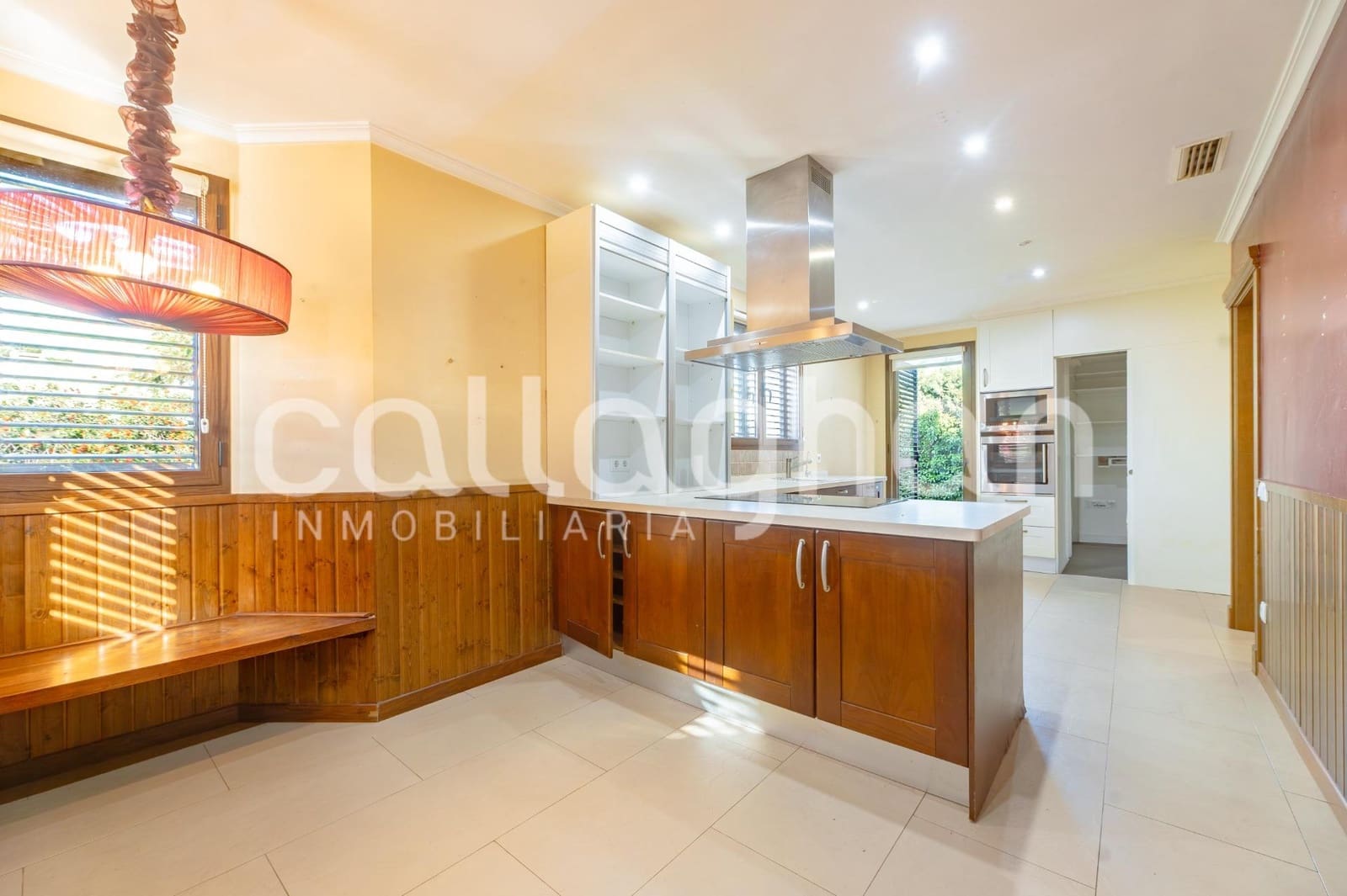 7 bedroom Villa for sale in Betera with pool garage - € 950,000 (Ref: 10129373)