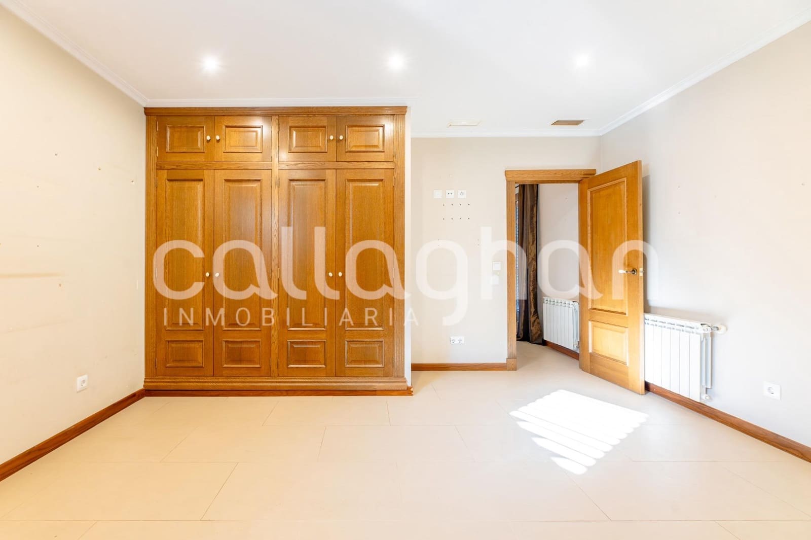 7 bedroom Villa for sale in Betera with pool garage - € 950,000 (Ref: 10129373)