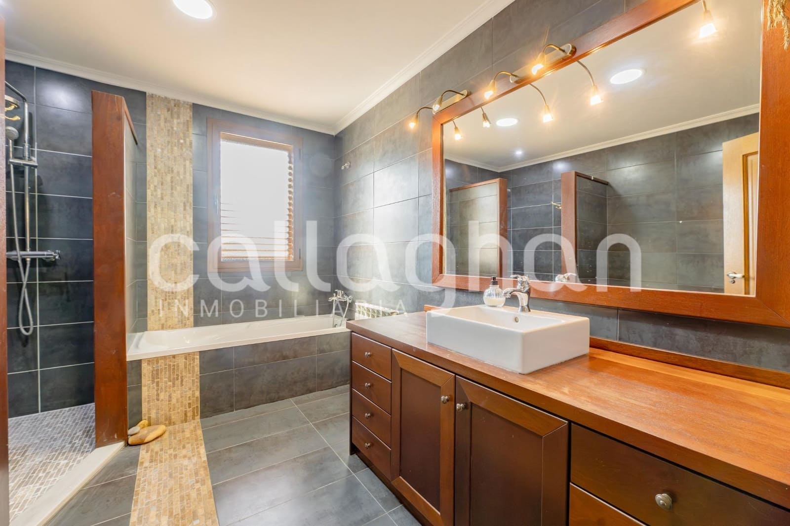 7 bedroom Villa for sale in Betera with pool garage - € 950,000 (Ref: 10129373)