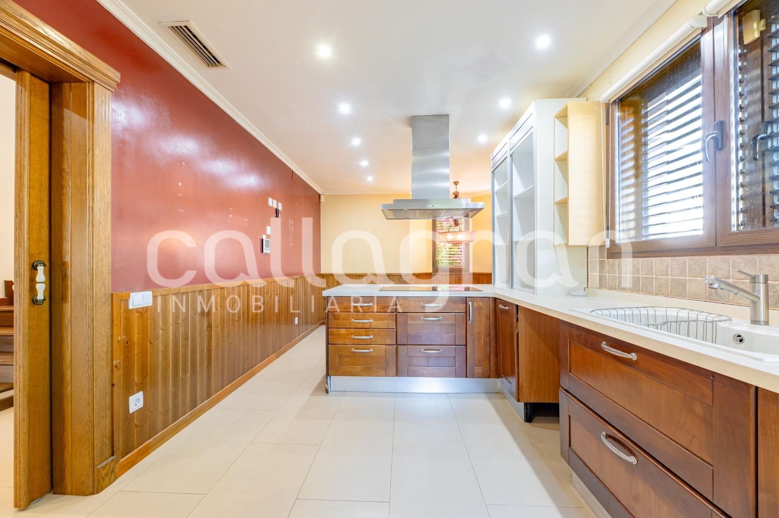 7 bedroom Villa for sale in Betera with pool garage - € 950,000 (Ref: 10129373)