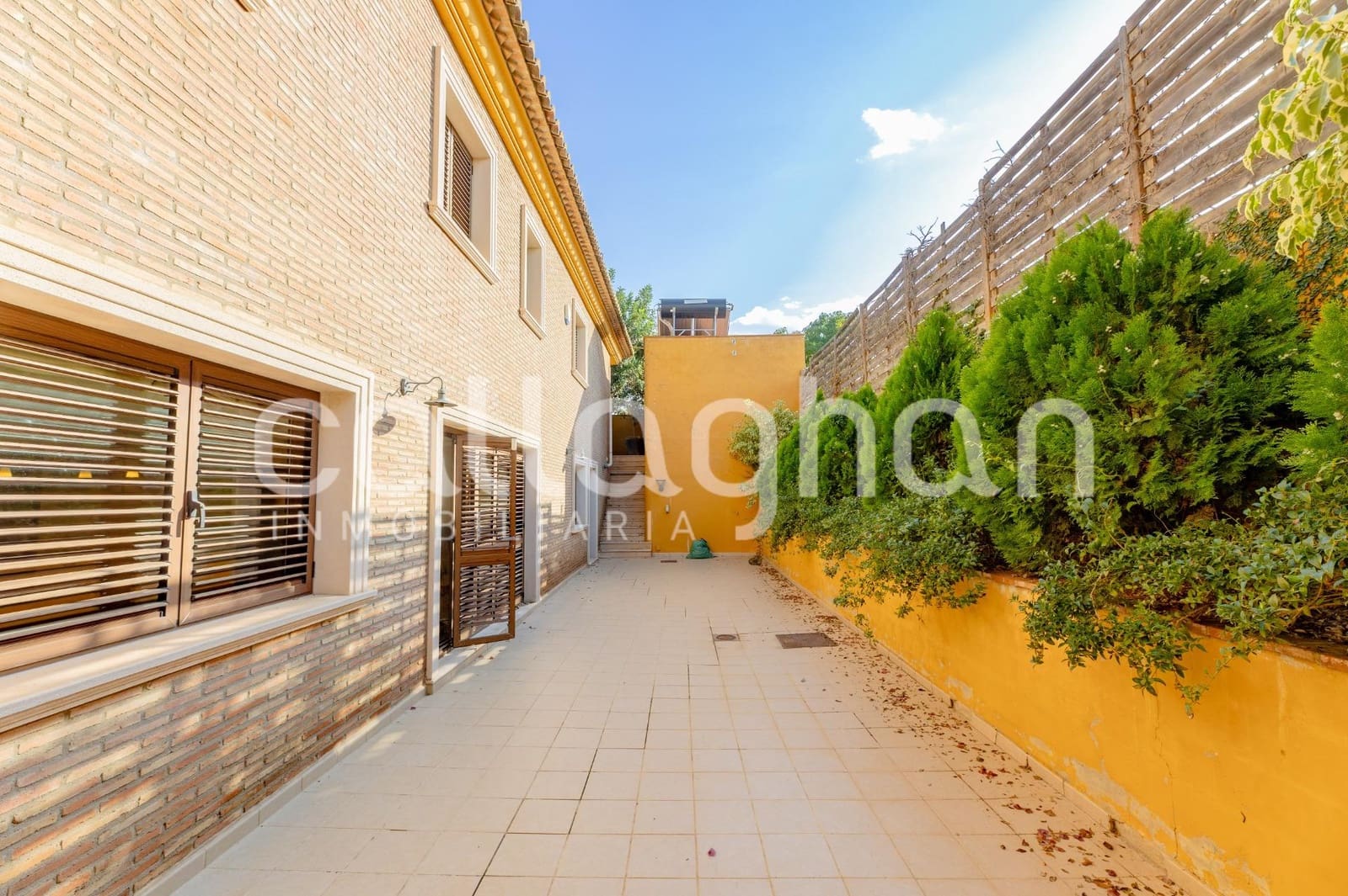 7 bedroom Villa for sale in Betera with pool garage - € 950,000 (Ref: 10129373)