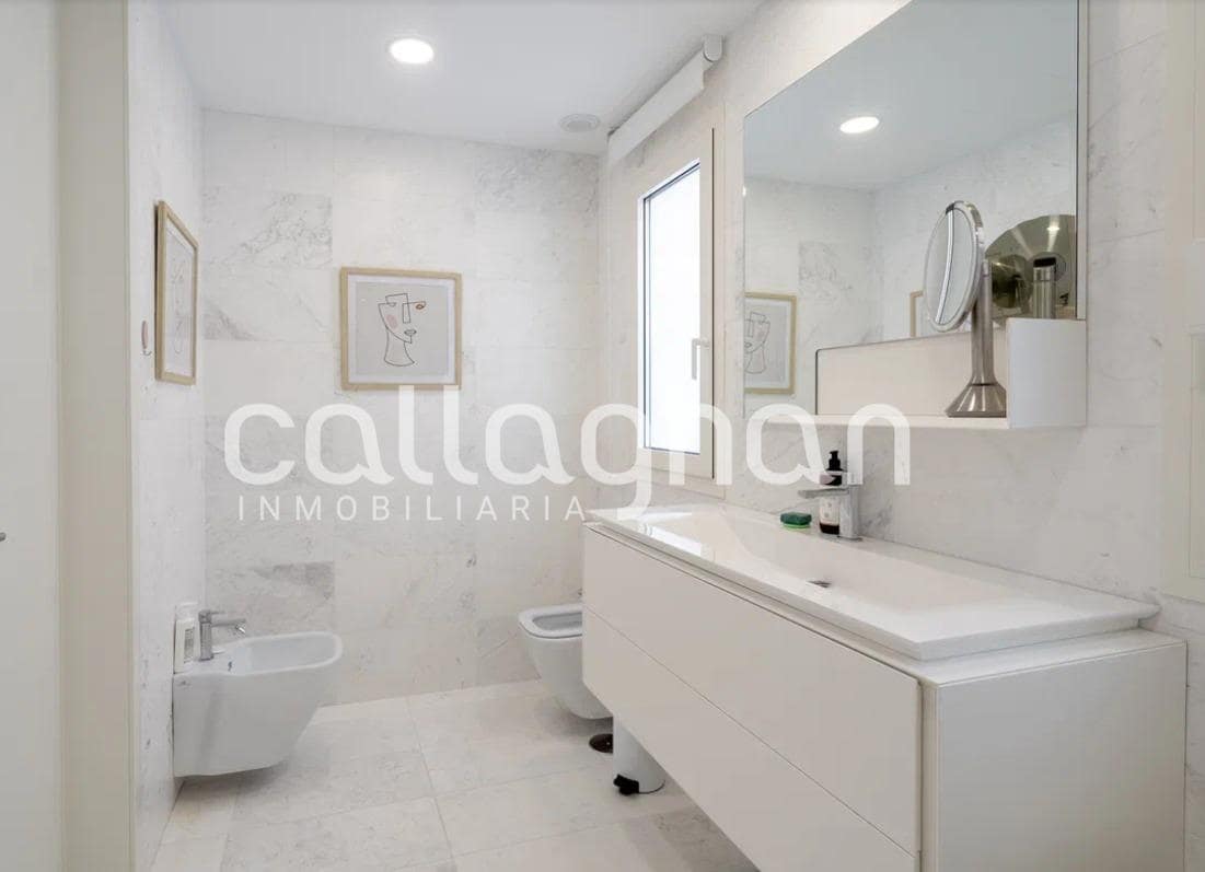 3 bedroom Penthouse for sale in Valencia city with garage - € 1,800,000 (Ref: 10131811)