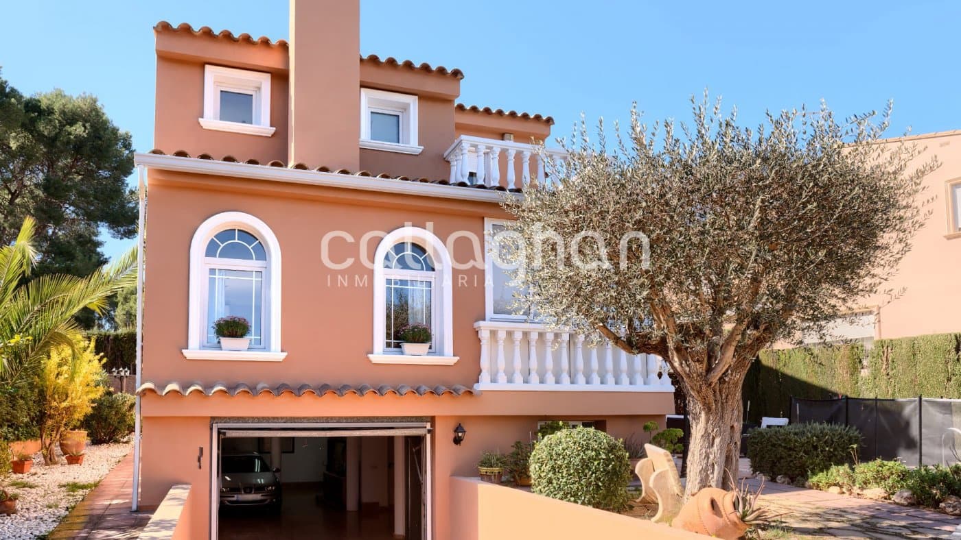 4 quarto Moradia para venda em El Plantio com piscina garagem - 650 000 € (Ref: 10133392)