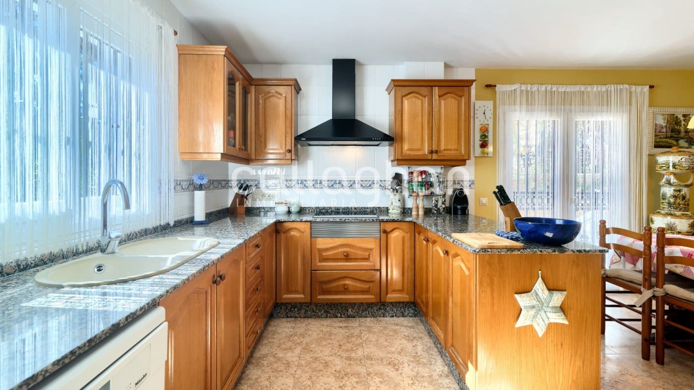 4 quarto Moradia para venda em El Plantio com piscina garagem - 650 000 € (Ref: 10133392)