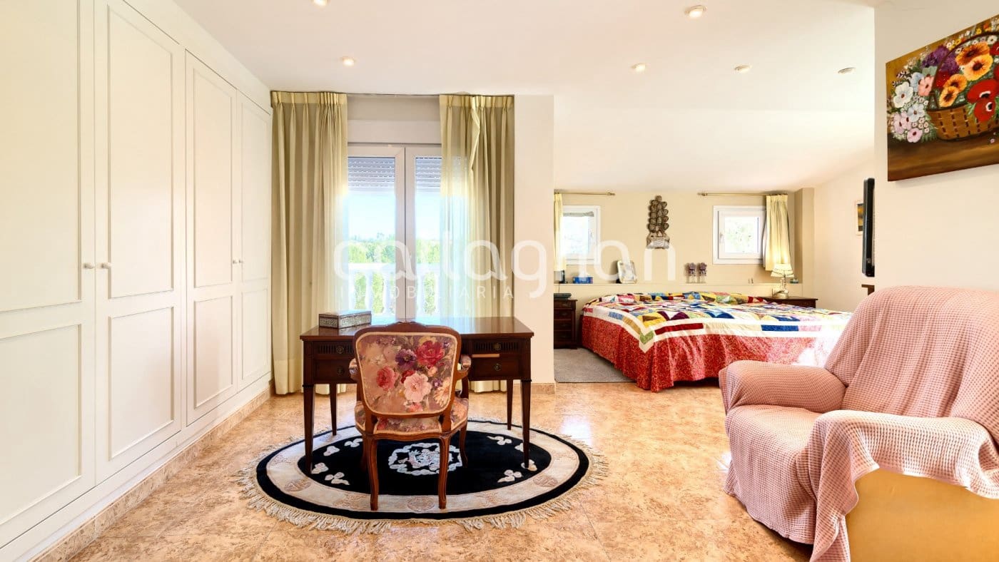 4 quarto Moradia para venda em El Plantio com piscina garagem - 650 000 € (Ref: 10133392)
