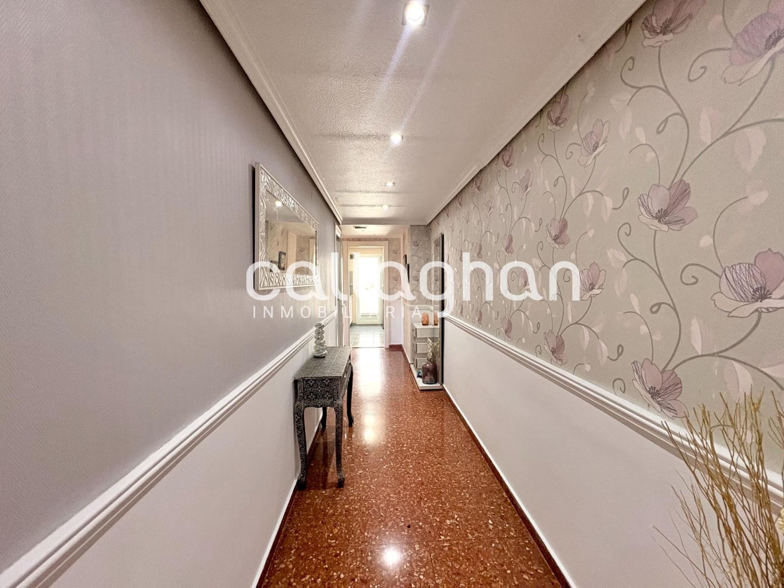 4 bedroom Apartment for rent in Burjassot - € 1,200 (Ref: 10139901)