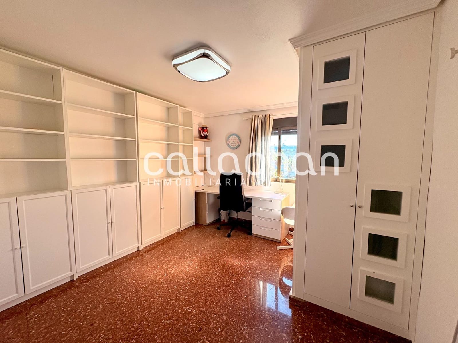 4 bedroom Apartment for rent in Burjassot - € 1,200 (Ref: 10139901)