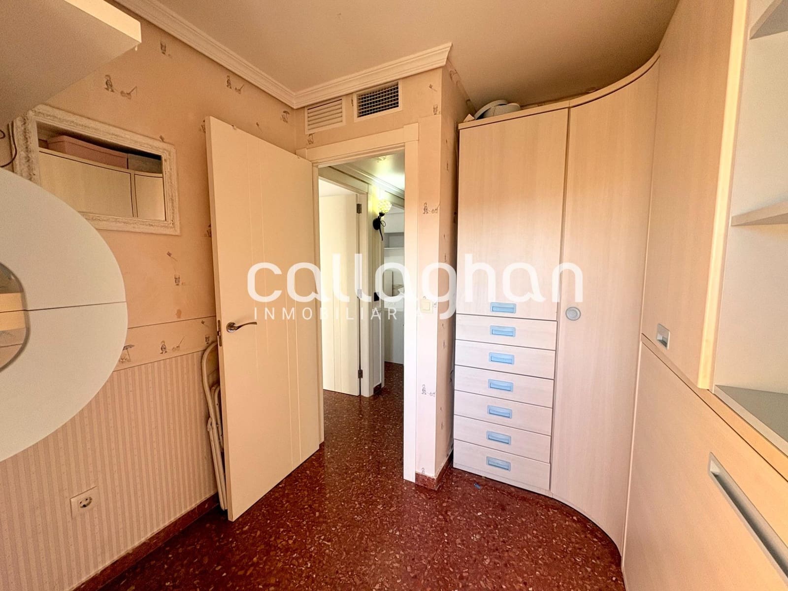 4 bedroom Apartment for rent in Burjassot - € 1,200 (Ref: 10139901)
