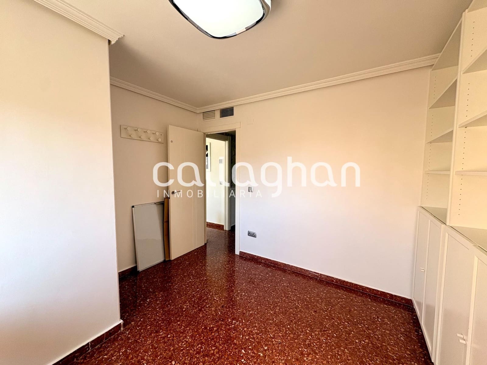 4 bedroom Apartment for rent in Burjassot - € 1,200 (Ref: 10139901)