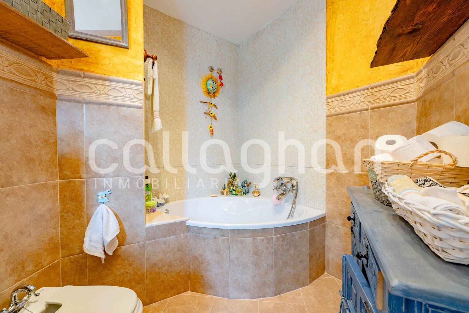 6 bedroom Terraced Villa for sale in Moncada with garage - € 550,000 (Ref: 10139902)