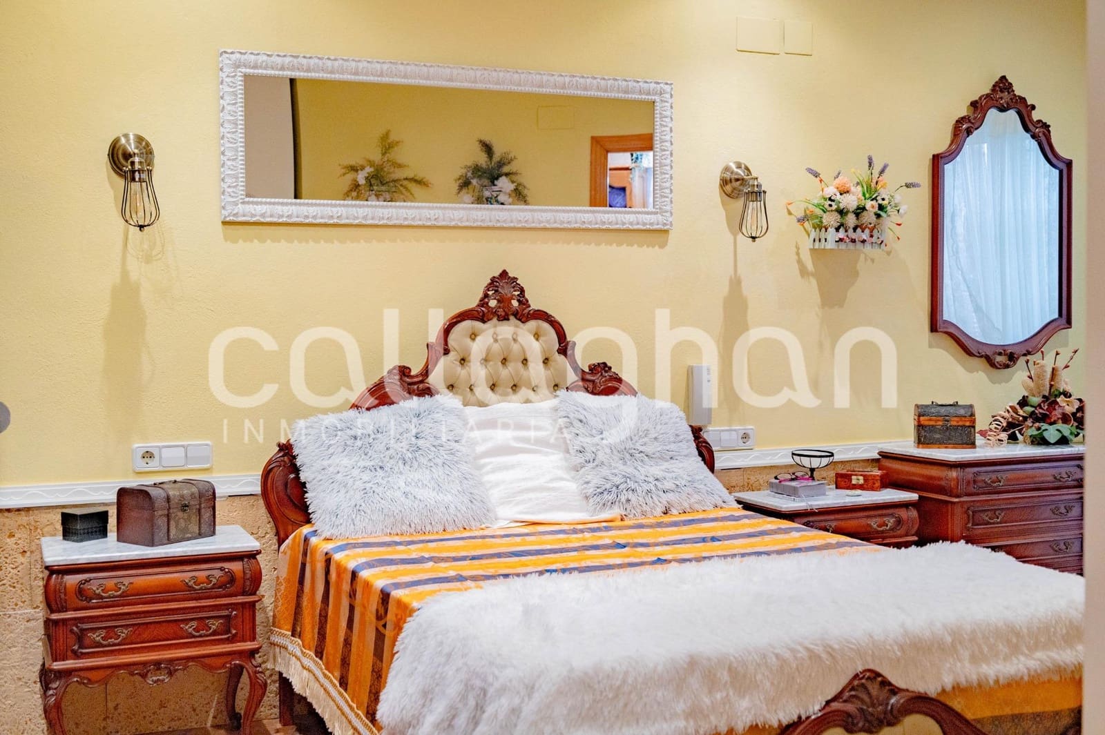 6 bedroom Terraced Villa for sale in Moncada with garage - € 550,000 (Ref: 10139902)