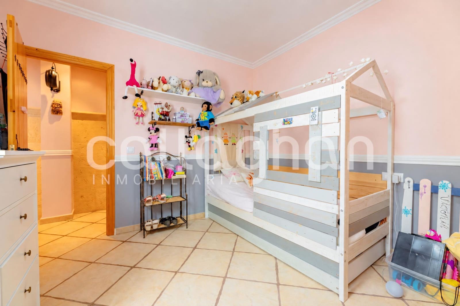 6 bedroom Terraced Villa for sale in Moncada with garage - € 550,000 (Ref: 10139902)