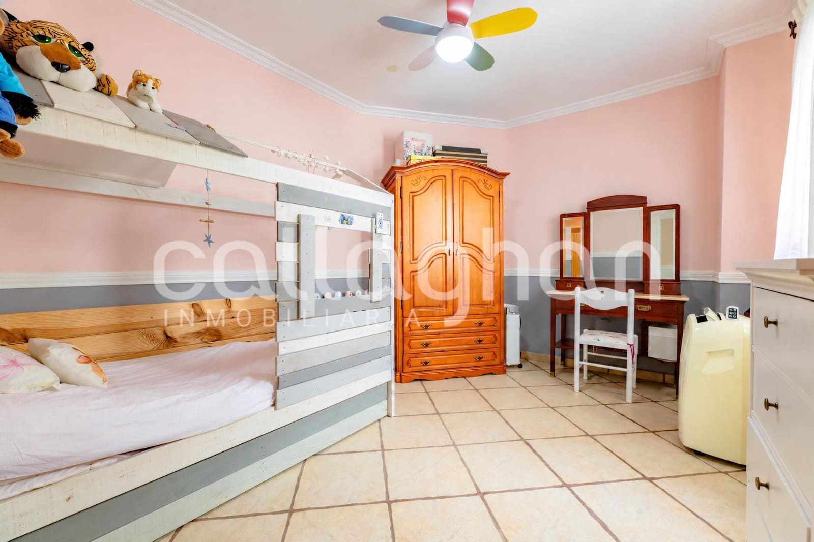 6 bedroom Terraced Villa for sale in Moncada with garage - € 550,000 (Ref: 10139902)