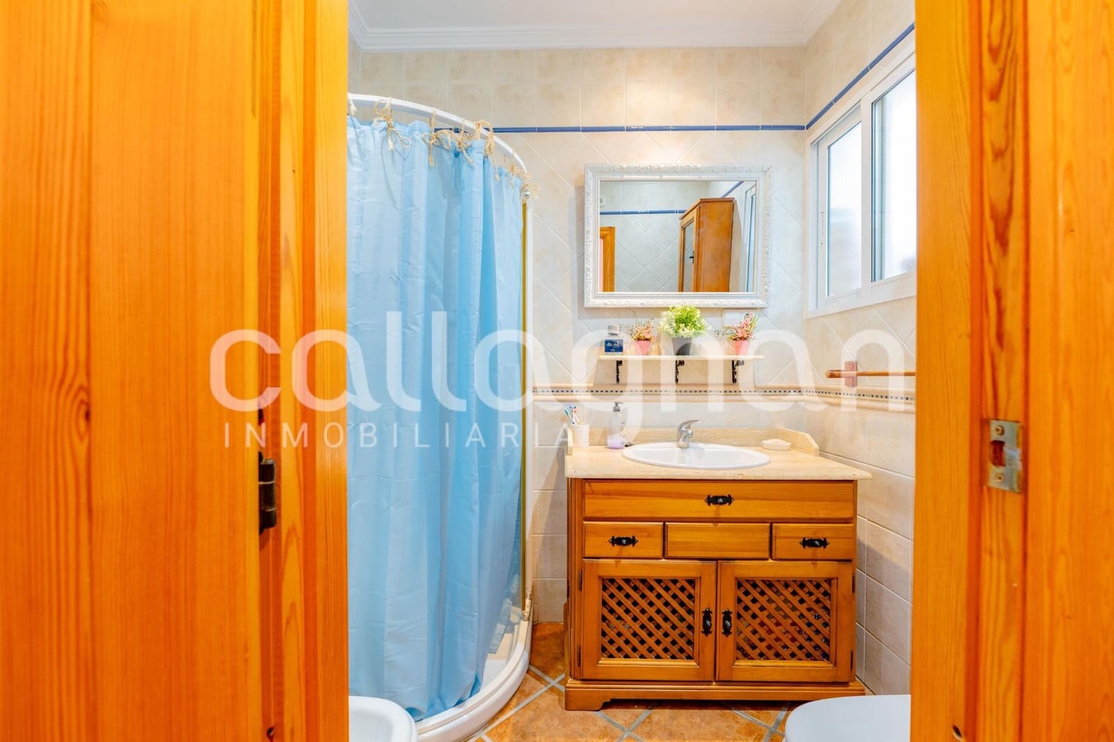 6 bedroom Terraced Villa for sale in Moncada with garage - € 550,000 (Ref: 10139902)