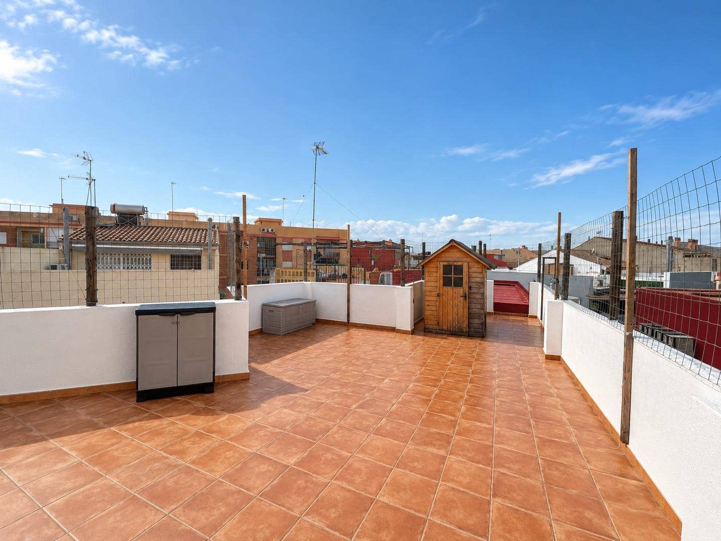 6 bedroom Terraced Villa for sale in Moncada with garage - € 550,000 (Ref: 10139902)