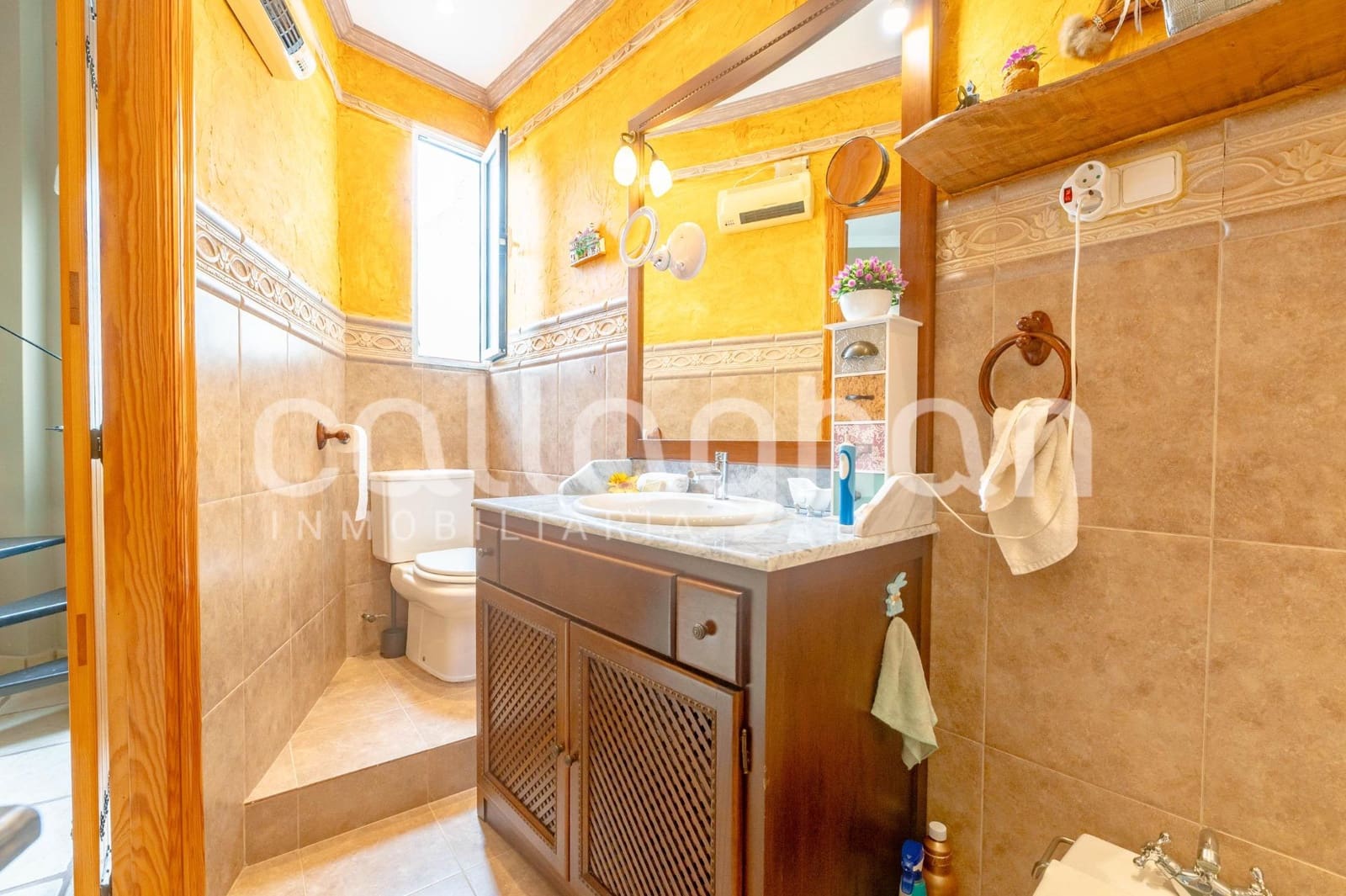 6 bedroom Terraced Villa for sale in Moncada with garage - € 550,000 (Ref: 10139902)