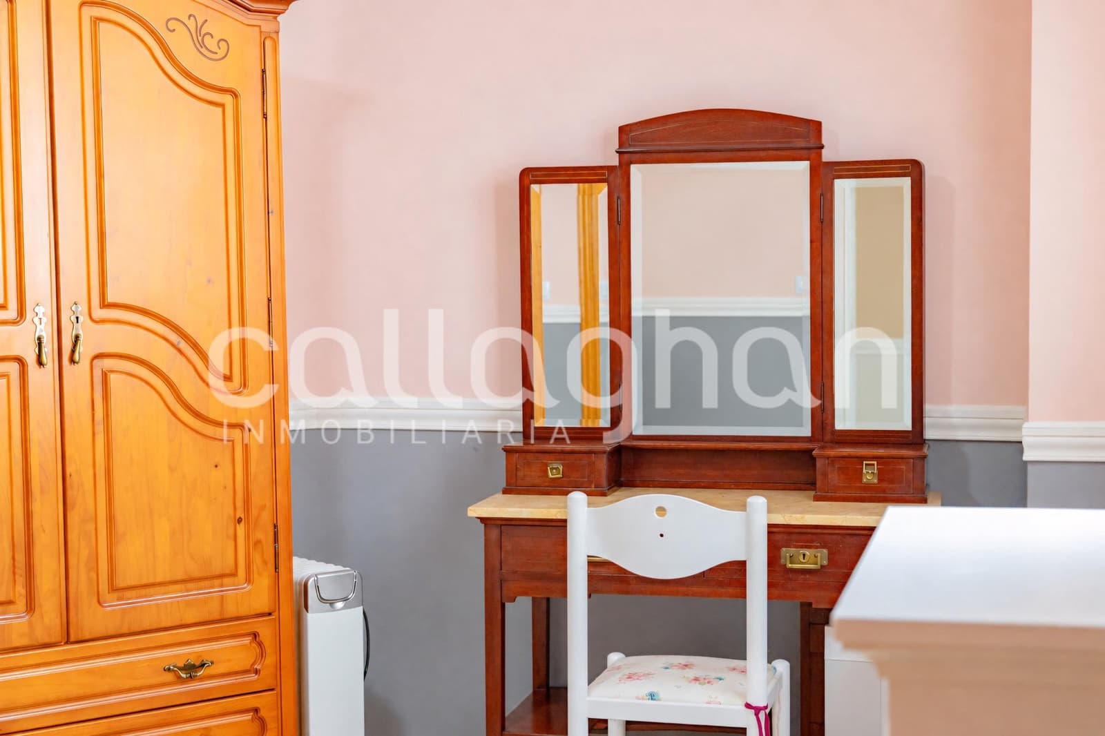 6 bedroom Terraced Villa for sale in Moncada with garage - € 550,000 (Ref: 10139902)