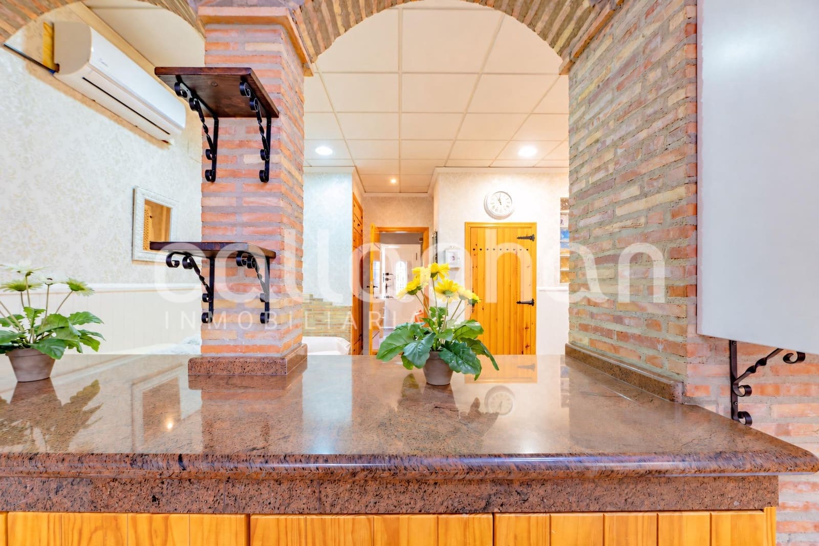 6 bedroom Terraced Villa for sale in Moncada with garage - € 550,000 (Ref: 10139902)