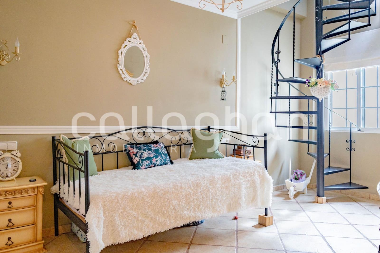 6 bedroom Terraced Villa for sale in Moncada with garage - € 550,000 (Ref: 10139902)